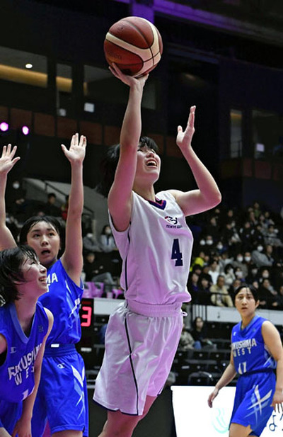 【帝京安積―福島西】第４Ｑ、シュートを放つ帝京安積の野口