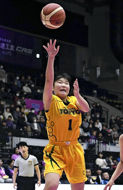 【福島東稜―光南】第４Ｑ、シュートを放つ福島東稜の鈴木＝宝来屋ボンズアリーナ