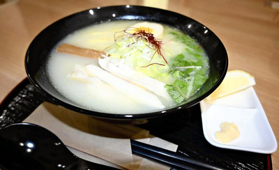 レストラン「Ｓｈａｍｏｌｌ」の白湯ラーメン