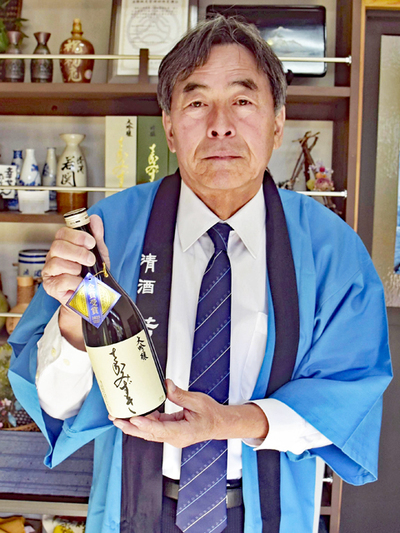 「県産米で仕込んだ酒で最優秀を目指したい」と意気込む山田社長