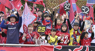 ５０１３人が来場した今季のホーム最終戦。声援を送り続けたサポーター