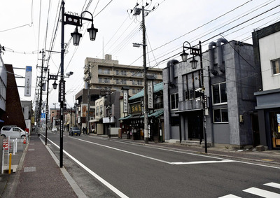 二本松市の中心市街地。商店街の活性化など持続可能なまちづくりに向け、総合的な地域振興策が求められる