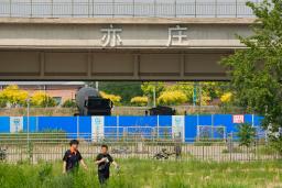 　高速鉄道の亦庄駅。２００８年の完成以来、未開業のまま一度も使用されていない＝５月、北京（共同）