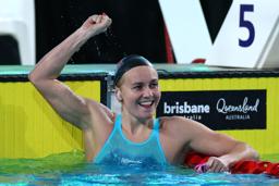 　競泳のパリ五輪オーストラリア代表選考会、女子２００ｍ自由形で１分５２秒２３の世界新記録を樹立したアリアーン・ティトムス＝１２日、ブリスベン（ゲッティ＝共同）