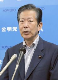 　記者会見する公明党の山口代表＝１８日午前、国会