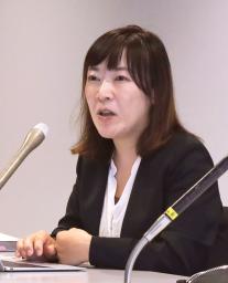 　記者会見する前田牧弁護士＝１８日午後、福岡市