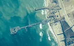 　ガザ地区の海岸に設置された浮桟橋＝５月１６日（米中央軍提供・ロイター＝共同）
