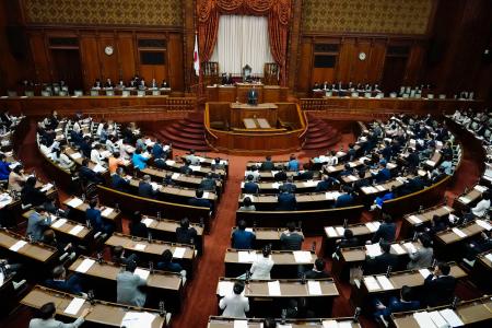 　開かれた参院本会議＝２１日午前