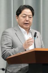 　記者会見する林官房長官＝２４日午前、首相官邸