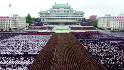 　北朝鮮の金日成主席の死去から３０年を迎え、平壌の金日成広場で開かれた中央追悼大会。北朝鮮の朝鮮中央テレビが８日放映した（共同）