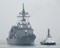 　国際観艦式に参加するため、中国山東省青島に入港する海上自衛隊の護衛艦「すずつき」＝２０１９年４月