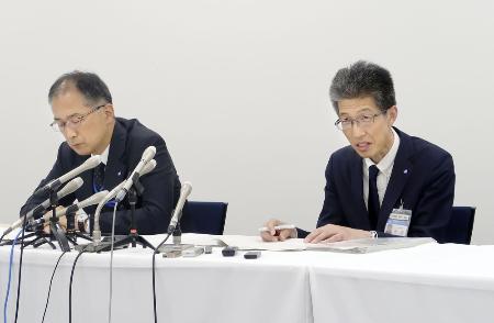 　裁判傍聴妨害について記者会見する横浜市教育委員会幹部ら＝５月