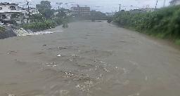 　大雨の影響で増水した、長崎県五島市の福江川のライブカメラ映像＝１４日午前（国交省提供）