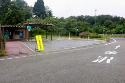 　高速道路「のと里山海道」の全線再開に伴い約半年ぶりに一般開放され、トイレが使えるようになった別所岳サービスエリア＝１７日午後、石川県七尾市