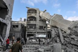 　イスラエル軍の空爆で破壊されたモスク＝１７日、パレスチナ自治区ガザ（ゲッティ＝共同）