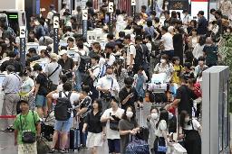 　混雑する羽田空港の国内線出発ロビー＝昨年８月