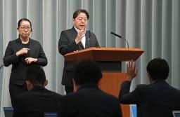 　記者会見する林官房長官＝２３日午前、首相官邸