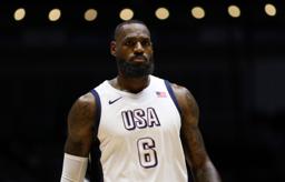 　米国選手団で旗手を務めることになったプロバスケットボールＮＢＡのスーパースター、レブロン・ジェームズ＝２２日、ロンドン（ゲッティ＝共同）