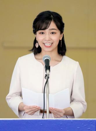 　全日本高校馬術競技大会の開会式であいさつされる秋篠宮家の次女佳子さま＝２５日午前、静岡県御殿場市の馬術・スポーツセンター