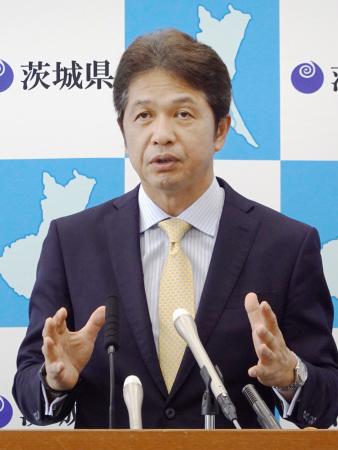 　記者会見する茨城県の大井川和彦知事＝２６日午前、茨城県庁