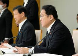 　サーキュラーエコノミーの推進に関する関係閣僚会議であいさつする岸田首相（手前）＝３０日午前、首相官邸