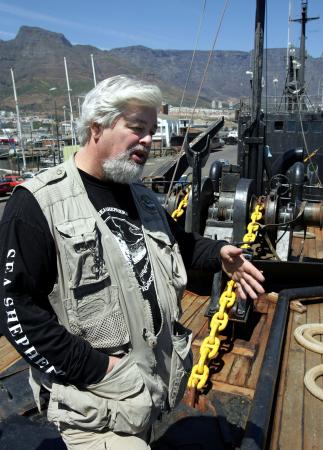 　反捕鯨団体「シー・シェパード」の創設者ポール・ワトソン容疑者＝２００６年１月、南アフリカ・ケープタウン（ロイター＝共同）