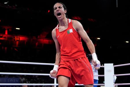 　ボクシング女子６６キロ級の準々決勝に勝ったイマネ・ヘリフ＝３日、パリ（ＡＰ＝共同）