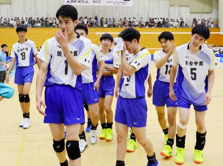 　東福岡を破って２連覇を果たし、喜ぶ駿台学園の選手たち＝ダイハツ九州アリーナ