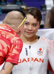 　女子スプリント敗者復活戦で敗れ、涙を流す太田りゆ＝パリ郊外（共同）