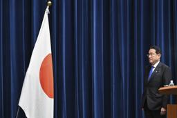 　自民党総裁選不出馬の記者会見に臨む岸田首相＝１４日、首相官邸（ＡＰ＝共同）