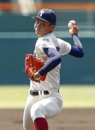 　小松大谷戦に先発した大阪桐蔭・森＝甲子園