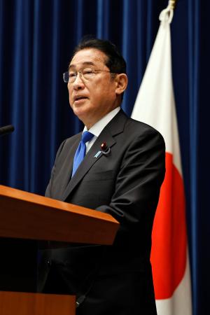 　記者会見で自民党総裁選への不出馬を表明する岸田首相＝１４日午前１１時３４分、首相官邸