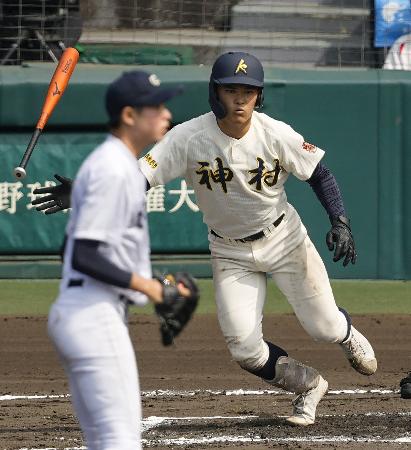 　中京大中京―神村学園　６回表神村学園２死三塁、今村が中前に適時打を放つ。投手中井＝甲子園