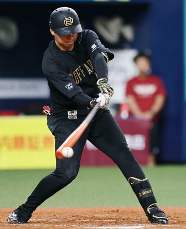 　９回オリックス無死満塁、紅林が右翼線にサヨナラ打を放つ＝京セラドーム