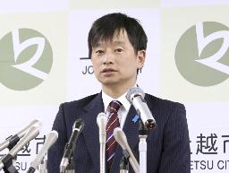 　新潟県上越市の中川幹太市長＝６月