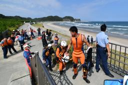 　福島県いわき市の豊間海岸＝２５日午後