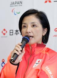 　記者会見するパリ・パラリンピック日本選手団の田口亜希団長＝２７日、パリ郊外（共同）