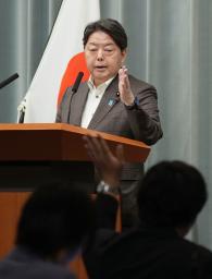 　記者会見する林官房長官＝２８日午前、首相官邸