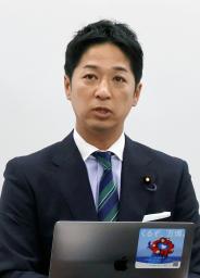 　兵庫県の斎藤元彦知事への対応について取材に応じる日本維新の会の藤田幹事長＝３１日午後、神戸市