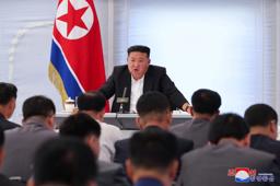 　地方発展事業協議会を開く北朝鮮の金正恩朝鮮労働党総書記＝８月３１日（朝鮮中央通信＝共同）