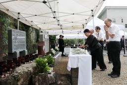 　和歌山県那智勝浦町の紀伊半島大水害記念公園で開かれた慰霊祭＝４日午後