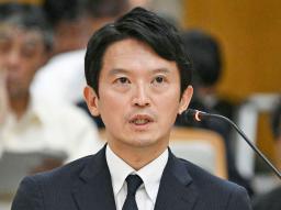 　兵庫県議会の百条委員会で、証人尋問に応じる斎藤元彦知事＝６日午後（代表撮影）