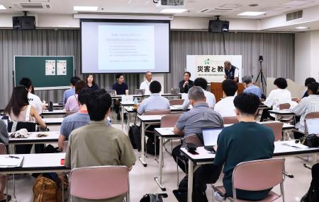 　東日本大震災と能登半島地震の被災地の学校関係者が「災害と教育」について話し合う交流会＝７日午後、仙台市