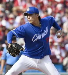 　５回途中に登板し、４勝目を挙げた中日・斎藤＝マツダ