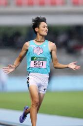 　男子１００メートル予選　１０秒２５の自己新記録で予選を通過した鵜沢飛羽＝ＵｖａｎｃｅとどろきスタジアムｂｙＦｕｊｉｔｓｕ