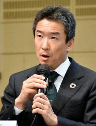 　講演後、質問に答えるゆうちょ銀行の笠間貴之社長＝２０日午後、東京都千代田区