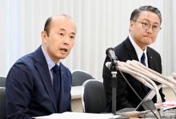 　岸田首相らとの面会を終え、記者会見する長崎市の鈴木史朗市長（左）と長崎県の大石賢吾知事＝２１日午後、東京都千代田区