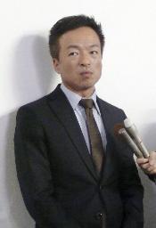 　２０１９年、記者団の取材に応じる山口県下関市の前田晋太郎市長＝下関市