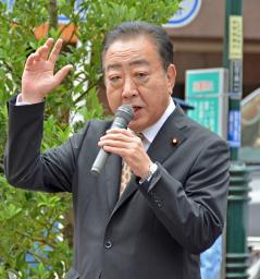 　東京都内で街頭演説する立憲民主党の野田代表＝１日午前