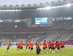 　サッカーＷ杯アジア最終予選のインドネシア戦に向け、最終調整する日本代表＝ジャカルタ（共同）